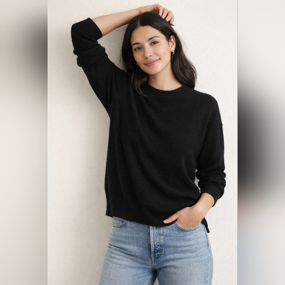 Nordstrom Women's Black Crew Neck Sweater